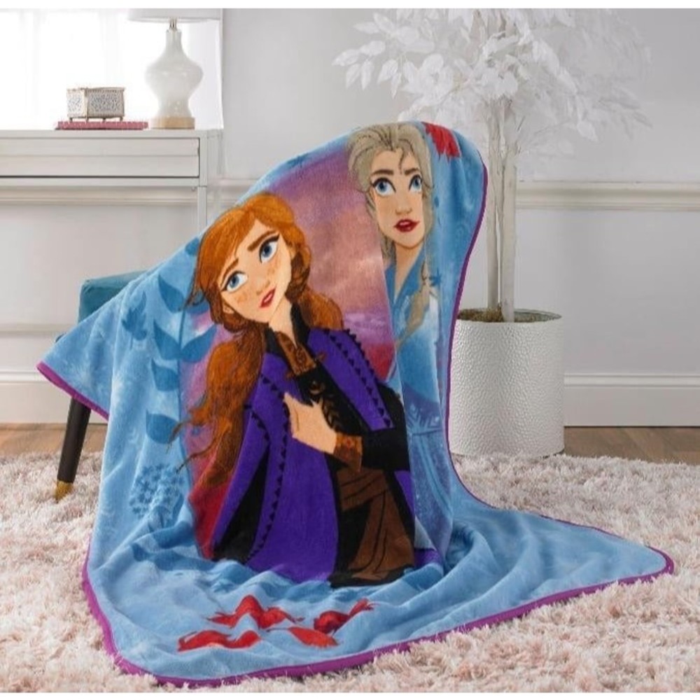 Frozen Anna Elsa fleece throw   c37